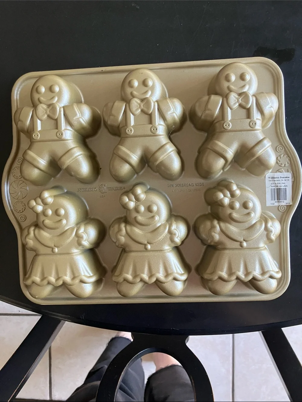 Williams Sonoma Gold Gingerbread People Baking Pan